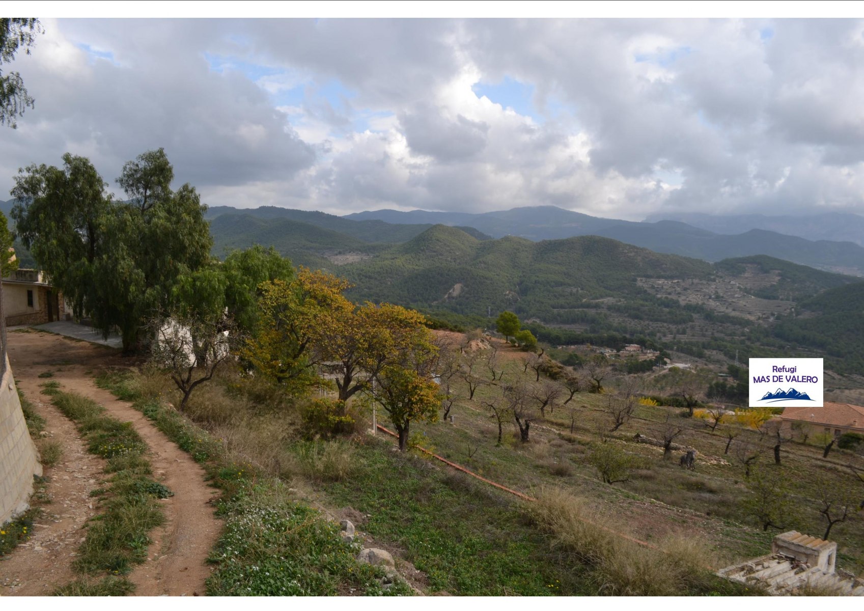 Vista de la vall de Xixona des del refugi Mas de Valero